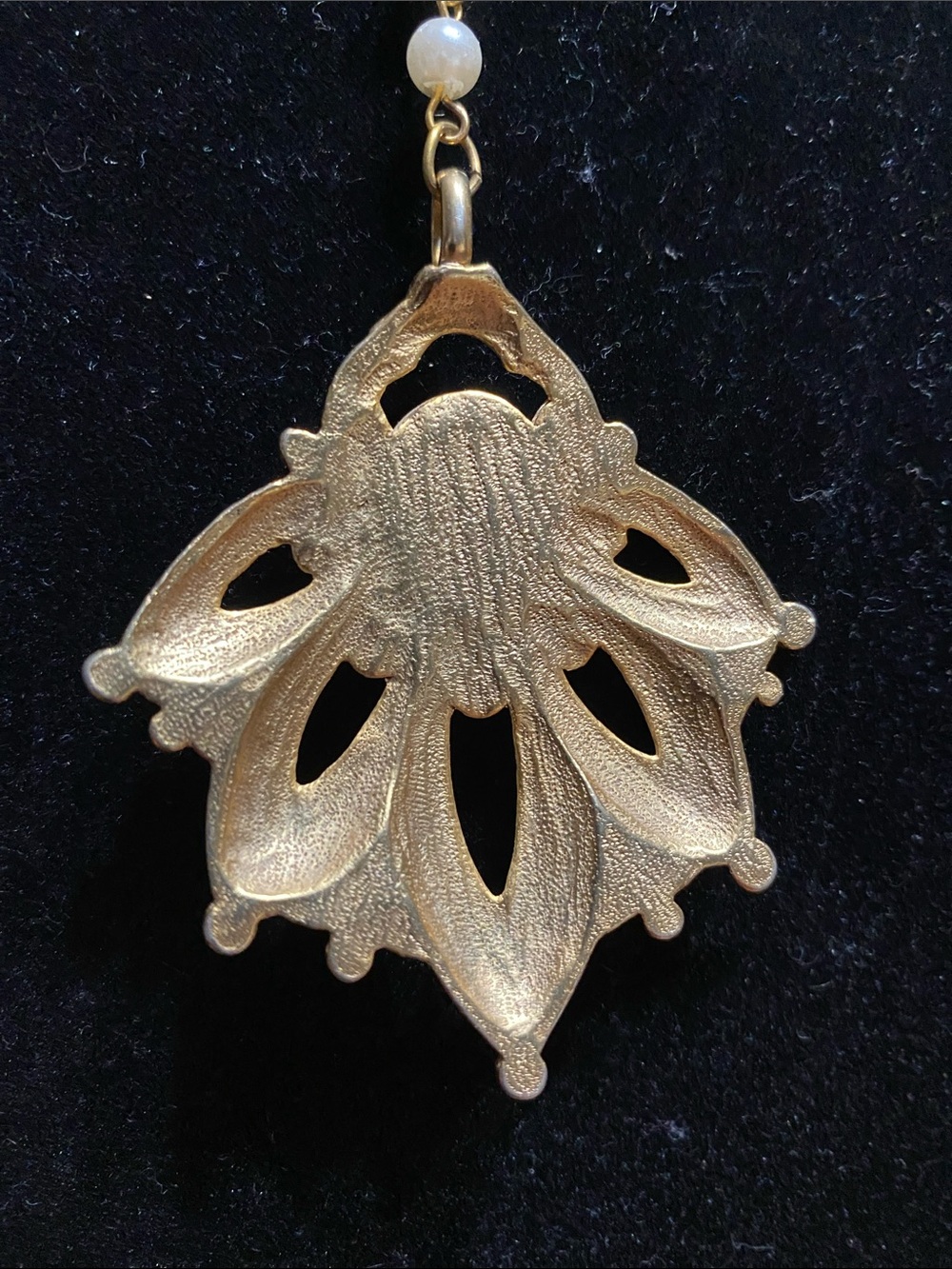 Gold Cameo Pendant Necklace with Faux Pearl Chain - Picture 3 of 7